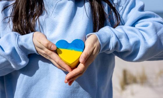 hjerte Ukraina hender