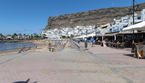 Strandpromenaden i Puerto de Mogán.