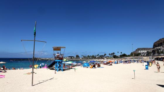 En fin dag på stranden i Puerto Rico på Gran Canaria.