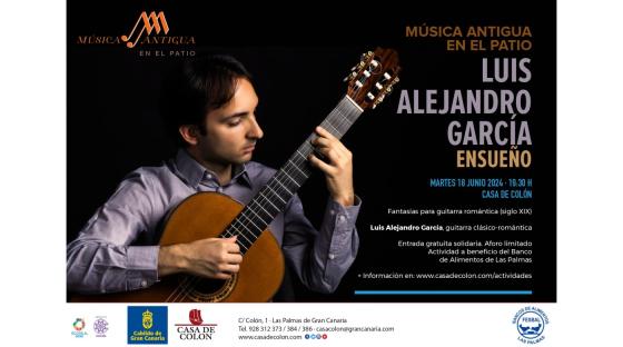 Luis Alejandro García som spiller på en gitar.