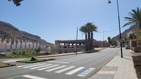 Uferdig okkupert bygning i Puerto de Mogan.