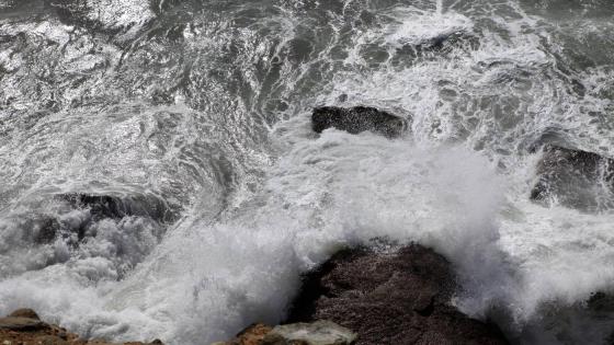 Bølgene kan være lunefulle på Kanariøyene.