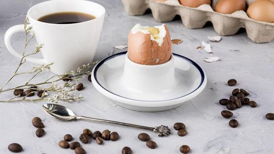 Kaffekopp og eggeglass