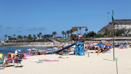 Badevakt på Amadores strand, Gran Canaria.
