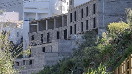 mogan uferdig bygning