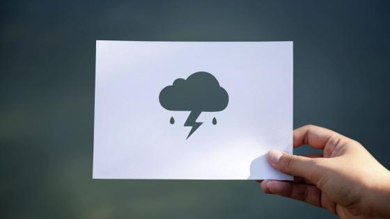 sky lyn regn papirklipp