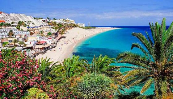 Utsikt over stranden i Morro Jable på Fuerteventura.