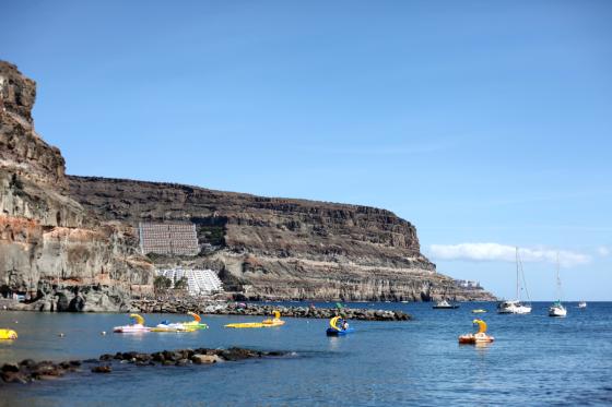 Taurito sett fra Playa de Mogán. 