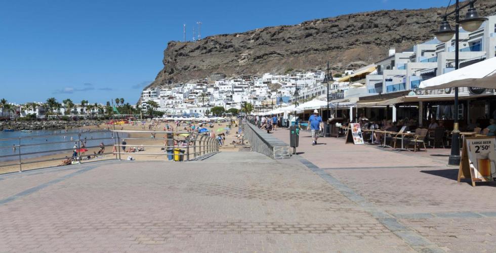 Strandpromenaden i Puerto de Mogán.