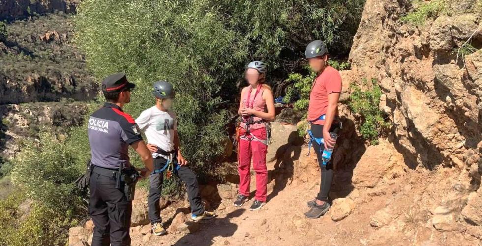 Her blir en ulovlig guide arrestert i fjellet på Tenerife.