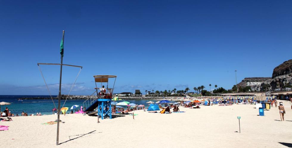 En fin dag på stranden i Puerto Rico på Gran Canaria.