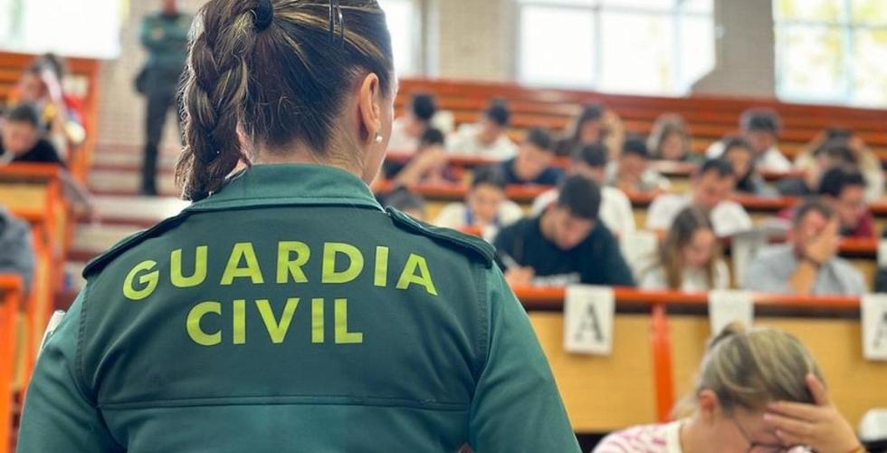 Guardia Civil på skolebenken.