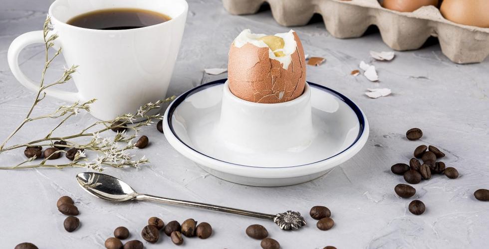 Kaffekopp og eggeglass