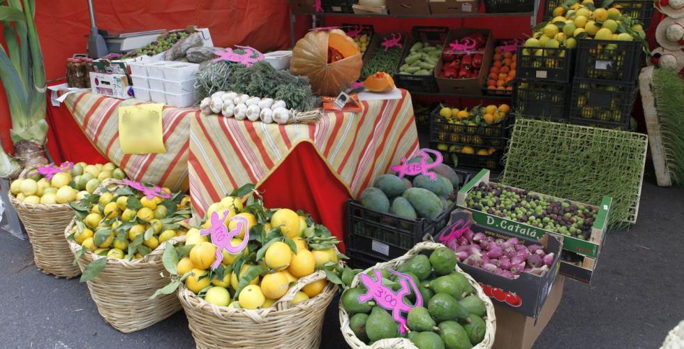 Frukt og grønt på marked
