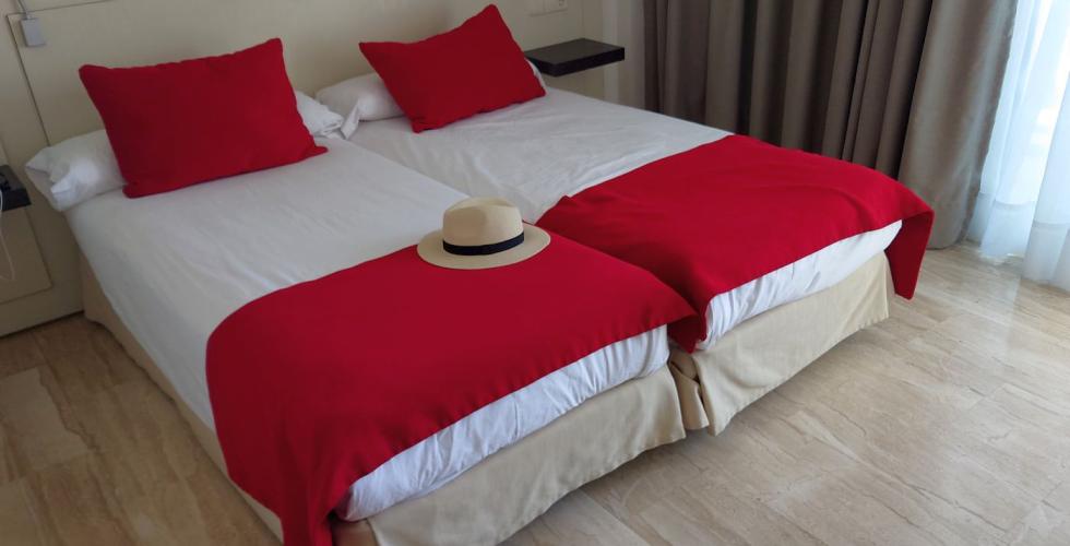 hotellsäng hatt