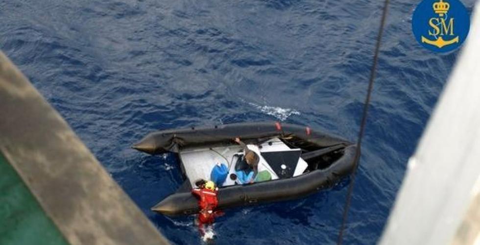 Det er ikke uvanlig at gummibåter som denne, krysser Nord-Atlanteren fra Afrika til Kanariøyene overlastet med mennesker. 