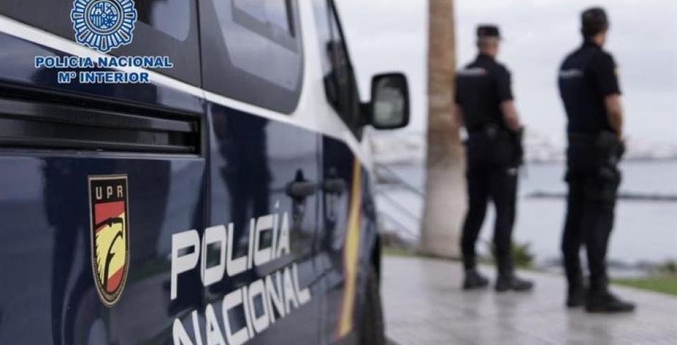 Politibil_betjenter_policia nacional