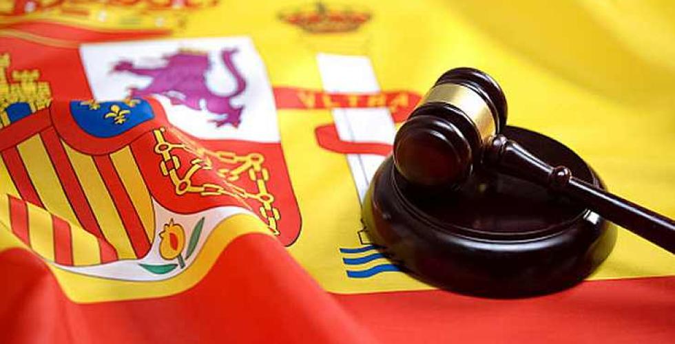 Spansk flagg og dommerklubbe