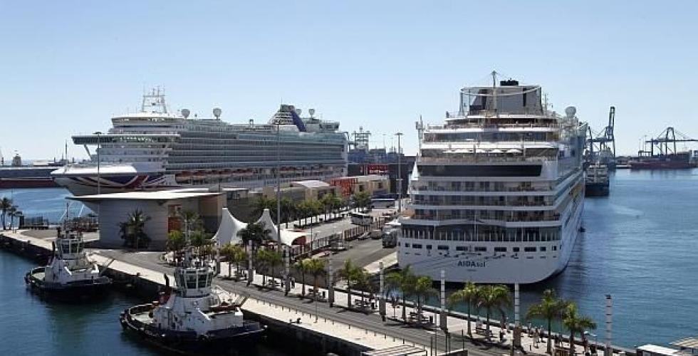Cruiseskip i havnen i Las Palmas.