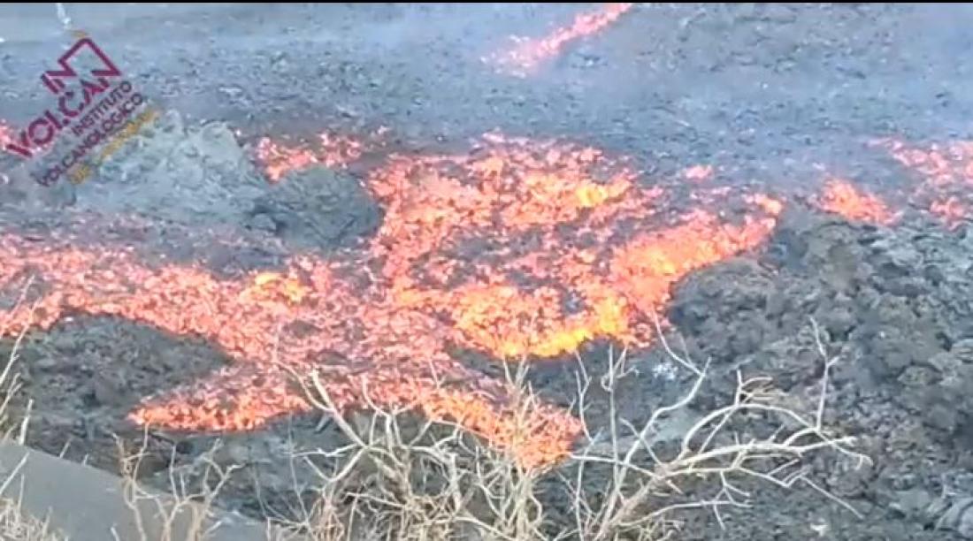 Vulkanutbrudd på La Palma 2021. Dag 37, lava fra ny åpning i kratyervegg.