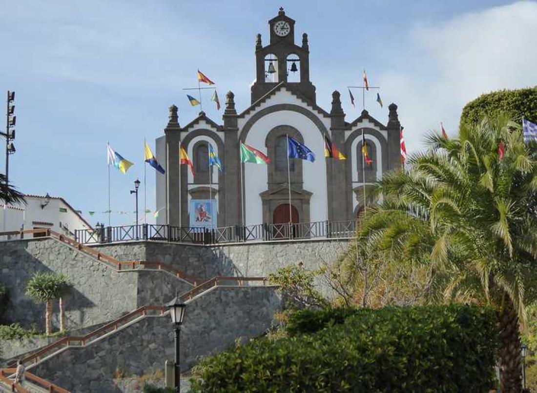 Den vakre, hvite kirken i Santa Lucia